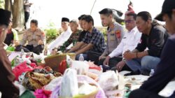 Kapolres Indramayu Duduk Bersama Warga, Awali Penanaman Jagung Dengan Syukuran dan Doa Bersama