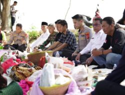 Kapolres Indramayu Duduk Bersama Warga, Awali Penanaman Jagung Dengan Syukuran dan Doa Bersama