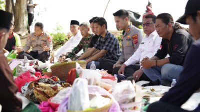 Kapolres Indramayu Duduk Bersama Warga, Awali Penanaman Jagung Dengan Syukuran dan Doa Bersama