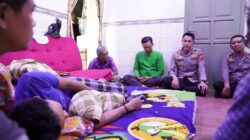 Jenguk Korban Penganiayaan di Rambatan, Kapolres Indramayu Berikan Dukungan Moral