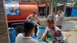 Wujud Nyata Tagline Baru, Polres Indramayu Salurkan 20.000 Liter Air Bersih di Desa Tanjakan