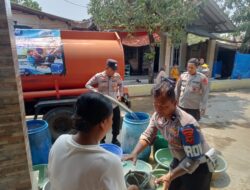Wujud Nyata Tagline Baru, Polres Indramayu Salurkan 20.000 Liter Air Bersih di Desa Tanjakan